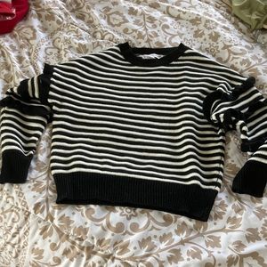 🛍️🛍️ 3 for $5 Ruffle sweater